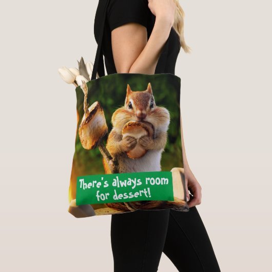 Chipmunk Eating Marshmallow Tote Bag (Dichtbij)