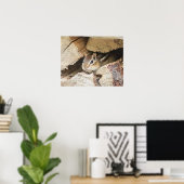 Chipmunk in een houten stapel poster (Thuiskantoor)