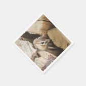 Chipmunk in een houten stapel servetten (Hoek)