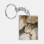 Chipmunk in een houten stapel sleutelhanger (Voorkant Links)