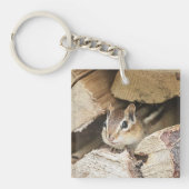 Chipmunk in een houten stapel sleutelhanger (Voorkant)