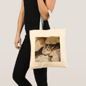 Chipmunk in een houten stapel tote bag (Voorkant (product))