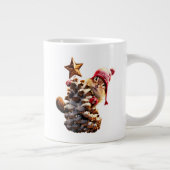 Chipmunk met een pijnkanonboom grote koffiekop (Rechts)