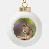 Chipmunk met pinda's keramische bal ornament (Voorkant)