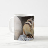 Chipmunk op een rots koffiemok (Voorkant links)