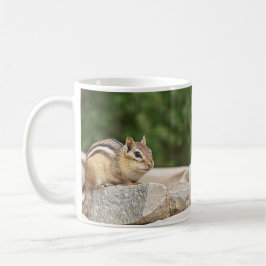 Chipmunk op een rots koffiemok