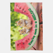 Chipmunks die watermeloen eten theedoek (Verticaal)