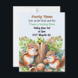Chipmunks en Vrienden Verjaardagsfeestuitnodiging Kaart<br><div class="desc">Een schattig ontwerp met twee schattige chipmunks foerageren voor walnoten met kleine bosvrienden zoals een vlinder,  lieveheersbeestje en een bij onder hen in het bos. Pas met al u partijinformatie naar wens aan.</div>
