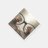 Chipmunks kijken door grote zwarte bril servet (Hoek)