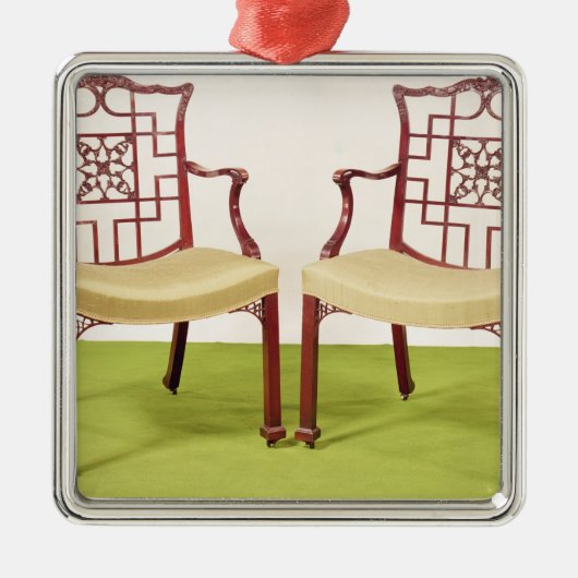 Chippendale mahogany eetstoelen metalen ornament (Voorkant)