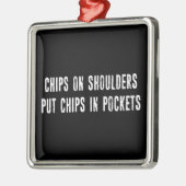 Chips op schouders steken chips in zakken metalen ornament (Links)