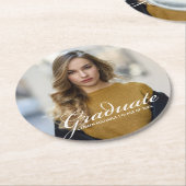Chique afstudeerfeest foto met wit script ronde kartonnen onderzetter (Gebogen)