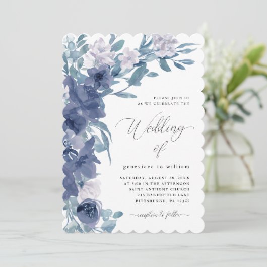 Chique Blauw Bloemen met Kalligrafie Bruiloft Kaart (Staand voorkant)