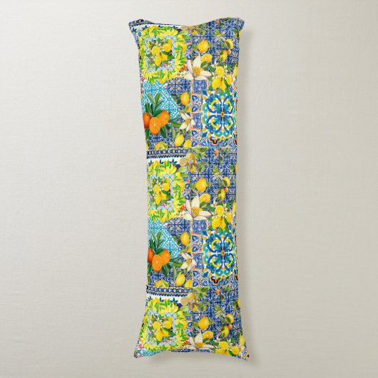 Chique blauw turquoise siciliaanse citrus bloemige lichaamskussen (Voorkant Verticaal)