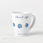 Chique Blauwe Witte Vis en Shell Familie Strandhui Latte Mok (Rechterhoek)