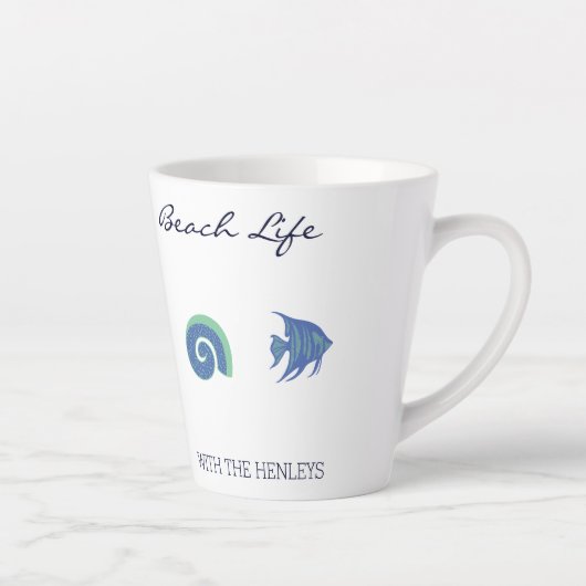 Chique Blauwe Witte Vis en Shell Familie Strandhui Latte Mok (Rechts)