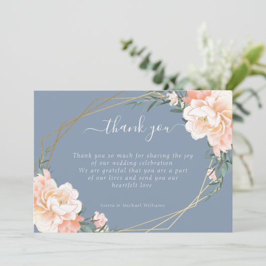 Chique bloemenblush perzik goud stoffige blauwe br bedankkaart (Staand voorkant)