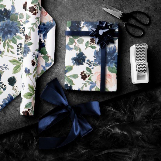 Chique Blooms | Navy Blauw en Blush Bloemen Patroo Cadeaupapier