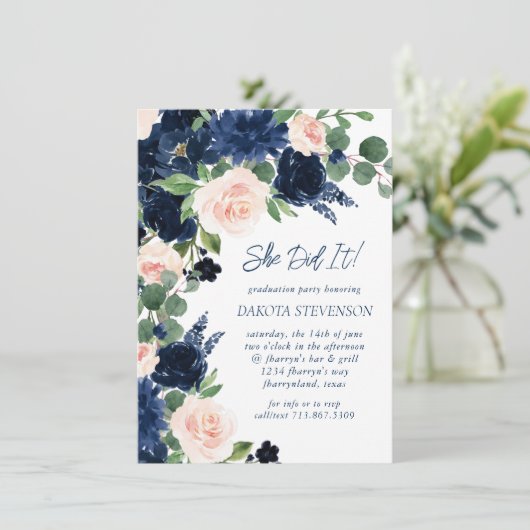 Chique Blooms | Navy Blue en Blush Pink Afstuderen Kaart (Staand voorkant)