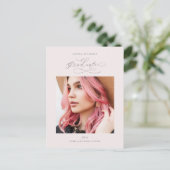 Chique Blush Script Een foto Graduation Party Aankondigingskaart (Staand voorkant)