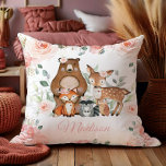 Chique bosdieren blozen roze bloemenkwekerij kussen<br><div class="desc">Personaliseer dit chique kussen vandaag nog. Met  zachte blozen en een schattig bosbeestje. Dit chique ontwerp gaat geweldig met elke kinderkamer / kinderkamer decor. Een geweldig uniek cadeau voor moeder of aanstaande ouders. Overeenkomende objecten beschikbaar in de winkel! (c) De Happy Cat Studio.</div>