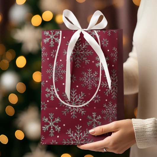 Chique Bourgondische kerst met elegante sneeuwvlok Medium Cadeauzakje