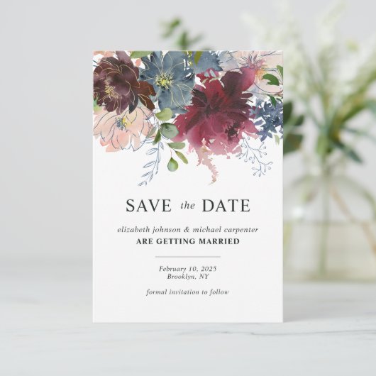 Chique Burgundy Stofblauw Bloemenschildering Bruil Save The Date (Staand voorkant)
