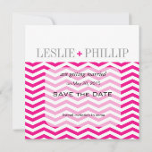 Chique Chevron Monogram Save the Date | fuchsia (Achterkant)