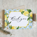 Chique citroen en bloesems Mediterraan Afstuderen Bedankkaart<br><div class="desc">Stuur dank u met deze prachtige botanische bedankkaart. Het beschikt over aquarelillustraties van citroenen,  citroenbloesems en een mediterraan patroon. Deze citroen bedankkaart is ideaal voor afstuderen,  verjaardagen en meer. Personaliseer door namen en berichten toe te voegen.</div>