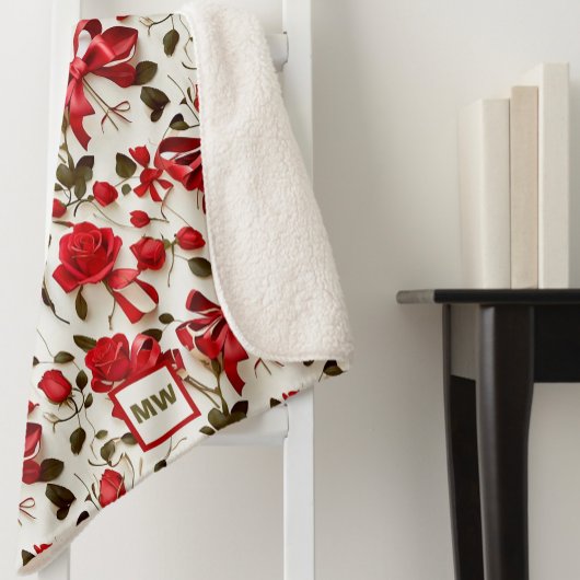 Chique coquette rode rozen en bogen monogram sherpa deken