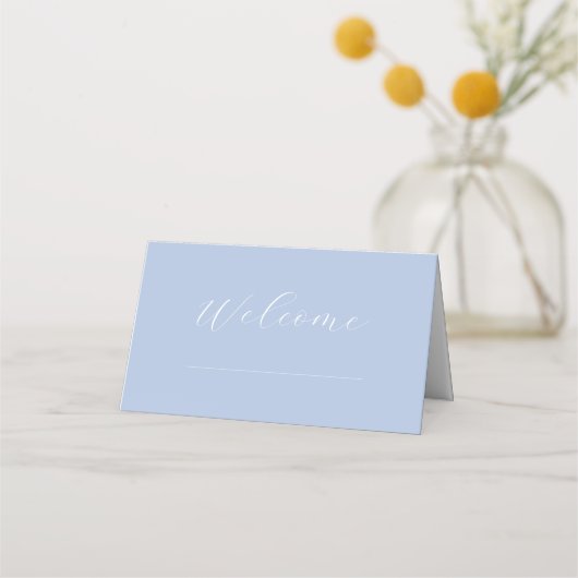 Chique Dusty Blauw & Wit Script Trouwtafel Plaatskaartje (Voorkant)