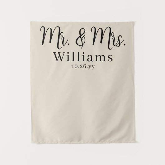 Chique Elegant Script Mr en Mrs Bruiloftsreceptie Wandkleed (Voorkant)
