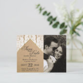 Chique en stijlvolle witte kant, goud en gerecycle aankondigingskaart (Staand voorkant)