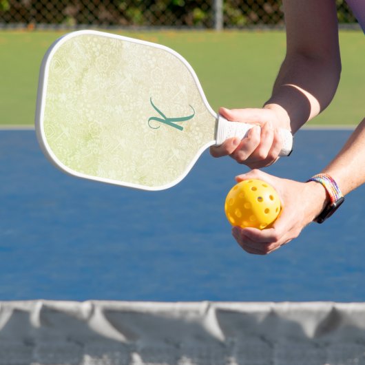 Chique Geel Bloemmotief Monogram Pickleball Paddle (Insitu)
