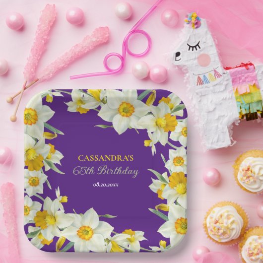 Chique Geel Wit Daffodil Bloemen Paarse Verjaardag Papieren Bordje (Feest)