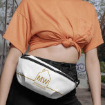 Chique Gold House Vastgoed Bedrijf Realtor Heuptasje<br><div class="desc">Deze chique gouden makelaar monogram fanny pack is op maat gemaakt met uw realty bedrijfsnaam onder de initialen van de makelaar in eenvoudige typografie. Dit minimalistische ontwerp heeft een eenvoudige lijnomtrek van een huis. Modern cadeau voor een agent die werkt aan het kopen en verkopen van huizen.</div>