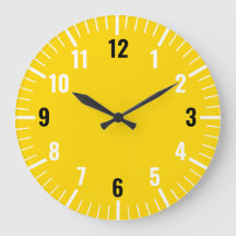 Chique gouden analoge klok met cijfers