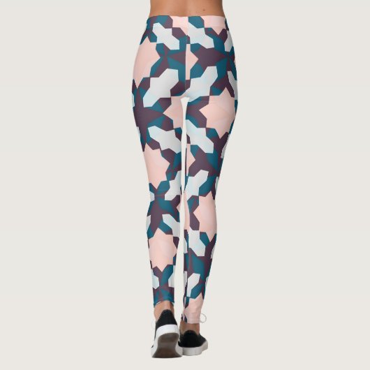 Chique in camouflage leggings (Achterkant)