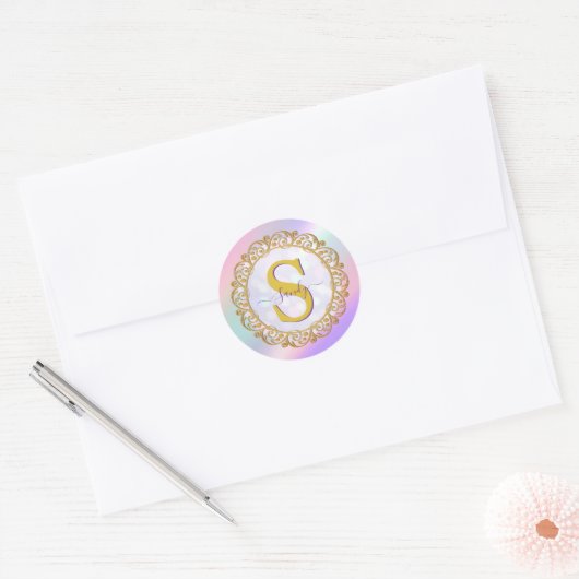 Chique iriserende Initiaal met gouden scrollwork Ronde Sticker (Envelop)