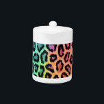 Chique kleurrijke luipaard patroon theepot<br><div class="desc">Glam Trendy Kleurrijke Rainbow Leopard Dierenprint. Leuke en levendige luipaard bont print. De foto show de textuur waardoor het lijkt alsof het een zachte vacht of stof is. Kleur heeft veel van de regenboog. Doet me denken aan het populaire merk uit de jaren '90 waar we allemaal van hielden en...</div>