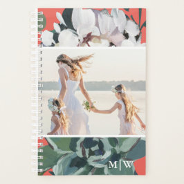 Chique Koraal Bloemen Twee Foto met Monogram Planner