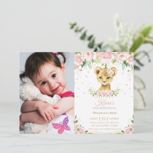 Chique Leeuw welp Blush Roze Bloem 1e Verjaardag F Kaart (Staand voorkant)