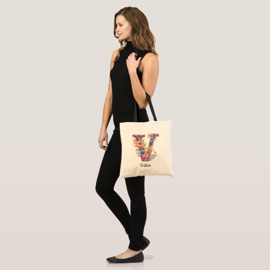 Chique letter V | Whimsical Bloemenbrief Monogram Tote Bag (Voorkant (model))