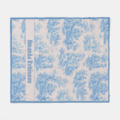 Chique  lichtblauw toile de jouy monogram fleece deken (Voorkant (Horizontaal))