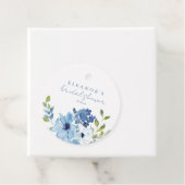 Chique lichtblauwe waterverf bloemige bruids-showe bedankjes labels (In situ)