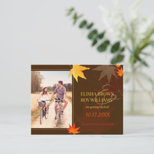 Chique Maple Leaf Herfst Trouwfoto Save the Date Aankondigingskaart (Staand voorkant)