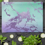 chique marmer | Lavendel Paarse en Mint Green Theedoek<br><div class="desc">Trendy waterverf marmergradiënt in een levendig kleurrijk turquoise blauw, munt groen, en lavender paars mermaid-geïnspireerd ombre palet. Deze vrouwelijke, handbeschilderde gradiënt voegt de perfecte pop van kleur toe. Vanuit het collectie "Moderne Waterverf marbles" biedt dit ontwerp abstracte vloeistofdraden die een koel patroon creëren dat door glitteraderen op creëer-textuur wordt geaccentueerd....</div>