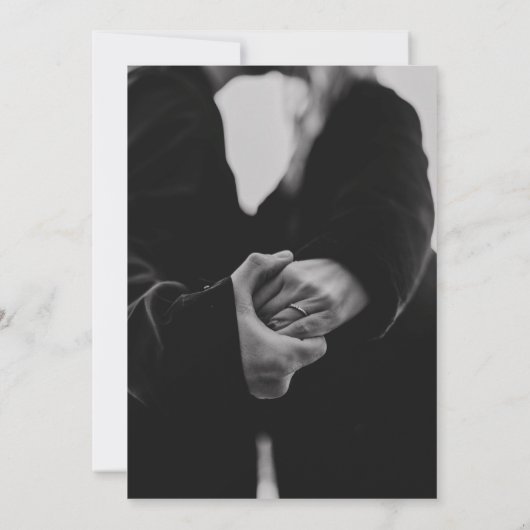 Chique minimale foto zwart wit monogram bruiloft kaart (Achterkant)