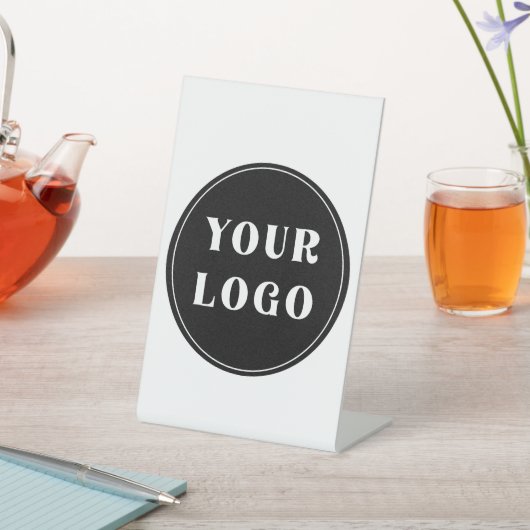 Chique, minimalistisch, stijlvol en reclamebord met voetstuk (Insitu)