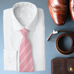Chique modern roze streep patroon stropdas<br><div class="desc">Dit stijlvolle ontwerp heeft diagonaal roze,  grijze en witte strepen. #pink #gray #grey #white #stripes #pattern #chic #stylish #elegant #modern #trendy #forhim #forher #diagonal #stropdassen #suit #suitaccessories #accessoires #neckties #wedding #weddingaccessories</div>